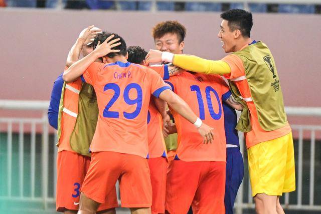 利兹联2-0战胜莱比锡，法尔克警示球队需持续努力